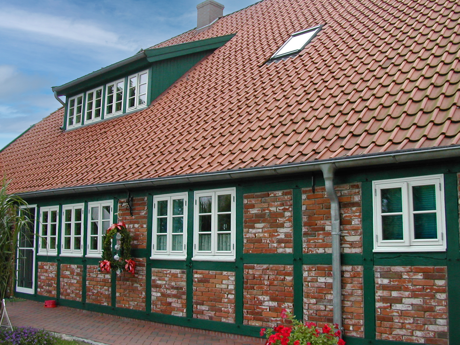 Die handwerklich gefertigten Fenster kommen v.a. im Denkmalschutz zum Einsatz, um den ursprünglichen Charakter der Fassade zu bewahren. (Bild: Frovin/Fecon)