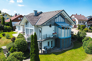 Im Altbau machen die Glasflächen bis zu 30 % der Fassadenfläche aus, im modernen Neubau oft sogar bis zu 50 %. (Foto: Schanz)